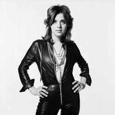 How tall is Suzi Quatro?